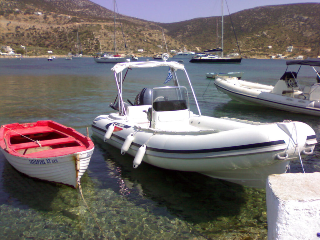 private boat cruise experience in Sifnos Sifnos boat rental 102 A La Mer