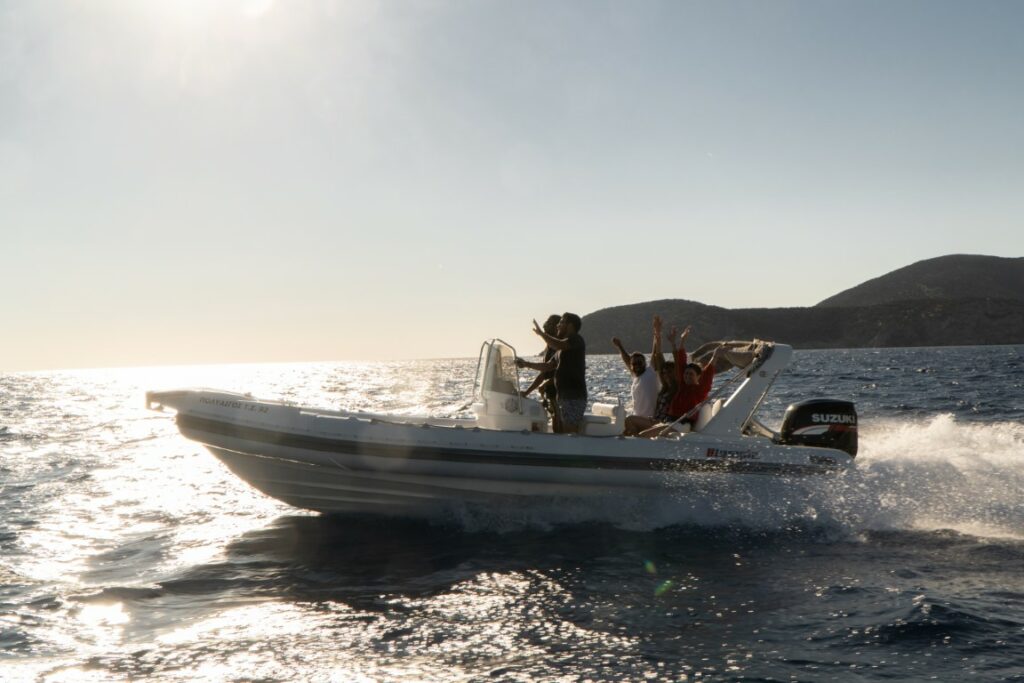 Rent a boat in Greece with a skipper - A La Mer skippered cruises in the Cyclades from Sifnos