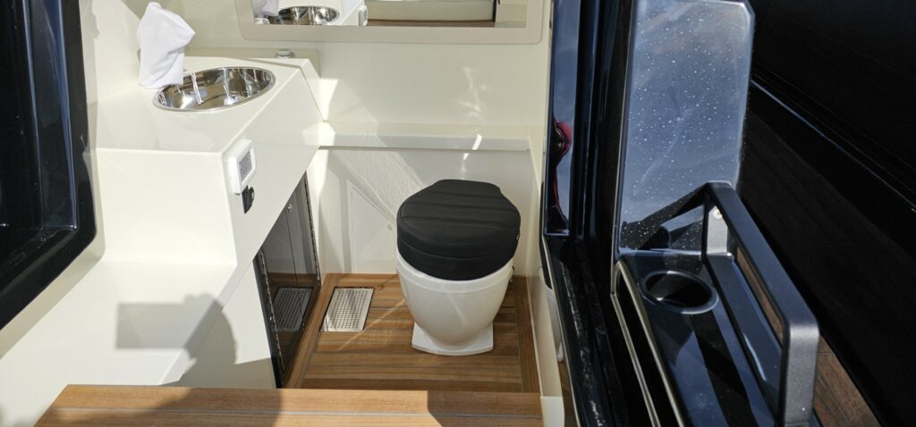 BumbleBee twin Yamaha engines 600HP – high-performance RIB rental Sifnos